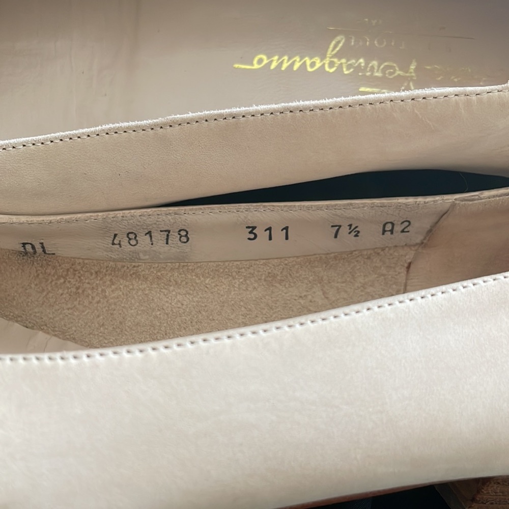 Ferragamo olive/cream suede - Picture 4 of 4
